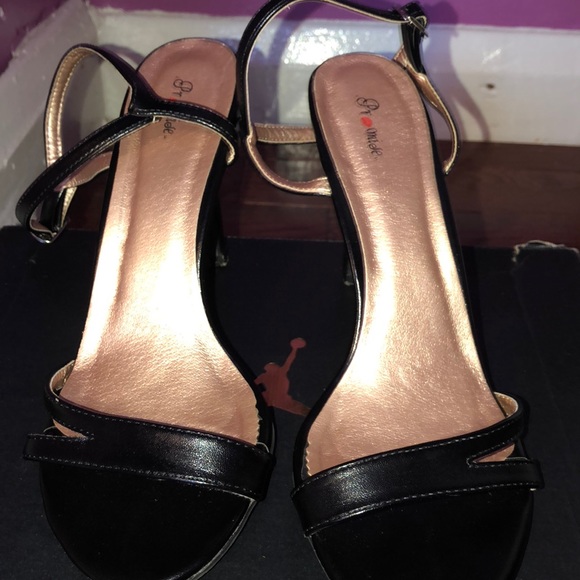 Black leather ankle strap heels - Picture 1 of 4